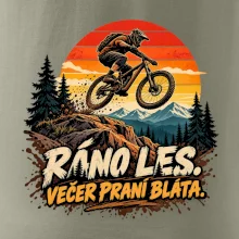 Ráno les večer praní bláta na kole