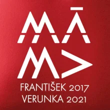 Máma v geometrickém fontu se jmény