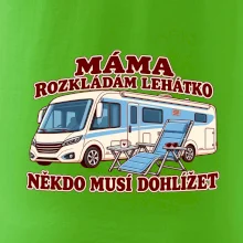 Máma rozkládám lehátko někdo musí dohlížet integrovaný obytňák