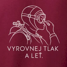 Vyrovnej tlak a leť potápěč v neoprenu držící si nos