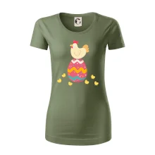 Slepice sedící na velikonočním vejci