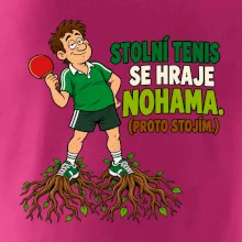 Stolní tenis se hraje nohama. (proto stojím.)