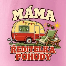 Máma ředitelka pohody rodinné kempování s karavanem