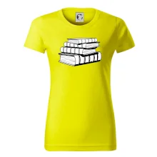 Knihy černobílé na sobě