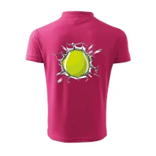 Tenisový míč v triku