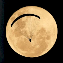Paragliding měsíc