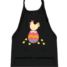 Slepice sedící na velikonočním vejci