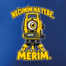 Geodet nečumím na tebe měřím