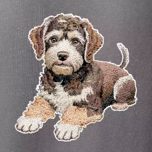 Lagotto romagnolo ležicí vyšívaný na prsu