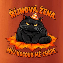 Říjnová žena mrzutý černý kocour na javorovém listu