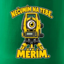 Geodet nečumím na tebe měřím