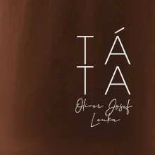 Nápis táta na prsu se jmény dětí