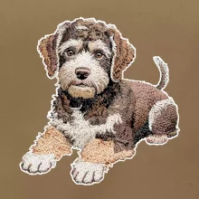 Lagotto romagnolo ležicí vyšívaný na prsu