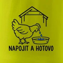 Slepice u misky s krmením