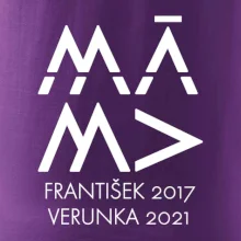 Máma v geometrickém fontu se jmény