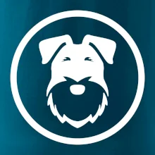 Knírač v kolečku na prsu