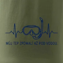 Můj tep zpomalí až pod vodou křivka EKG s maskou a šnorchlem