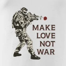 Růže ve zbrani, make love not war