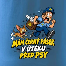 Černý pásek v útěku před psy