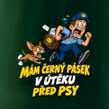 Černý pásek v útěku před psy