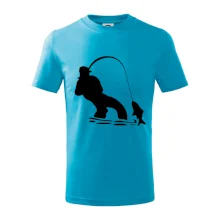 Rybář tahající rybu