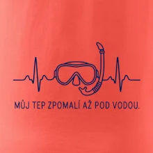 Můj tep zpomalí až pod vodou křivka EKG s maskou a šnorchlem