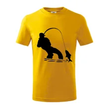 Rybář tahající rybu