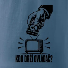 Kdo drží ovladač?