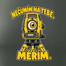 Geodet nečumím na tebe měřím