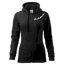 Kočičí máma se jmény na rukávu