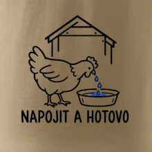 Slepice u misky s krmením