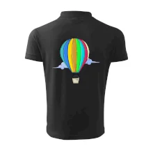 Horkovzdušný balon v oblacích