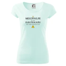 Nedotýkejte se ani elektrikářů na zem spadlých