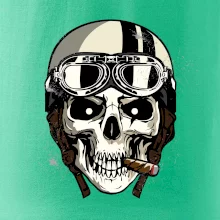 Motorkářská helma a doutník