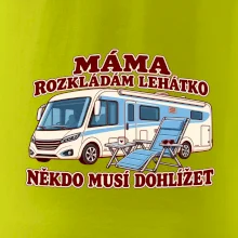 Máma rozkládám lehátko někdo musí dohlížet integrovaný obytňák