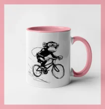 Opice s batohem na kole