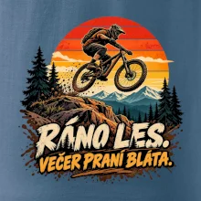 Ráno les večer praní bláta na kole