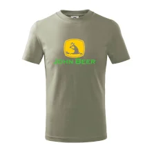 John Beer jelen s pivem