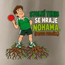 Stolní tenis se hraje nohama. (proto stojím.)