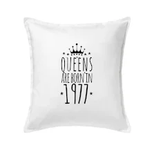 Queens are born in 1977