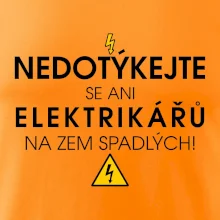 Nedotýkejte se ani elektrikářů na zem spadlých