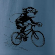 Opice s batohem na kole