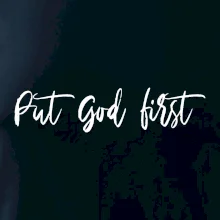 Put God first psací nápis