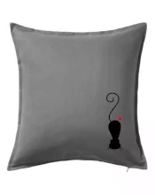 Zamilovaná kočka ležící