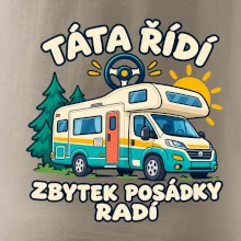 Táta řídí zbytek posádky radí rodinný karavan