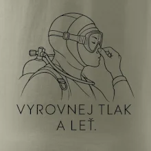 Vyrovnej tlak a leť potápěč v neoprenu držící si nos