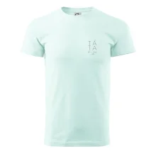 Nápis táta na prsu se jmény dětí