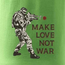 Růže ve zbrani, make love not war