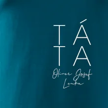 Nápis táta na prsu se jmény dětí