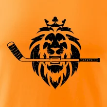 Lev s hokejkou v tlamě